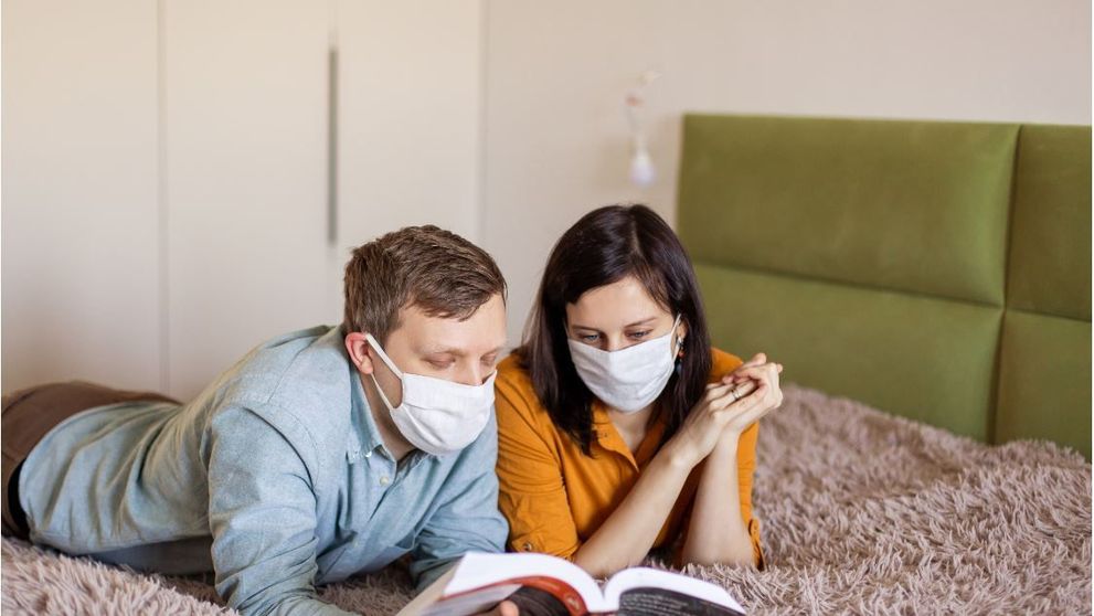 După cât timp pot să fie folosite în siguranță cărțile expuse la noul coronavirus?