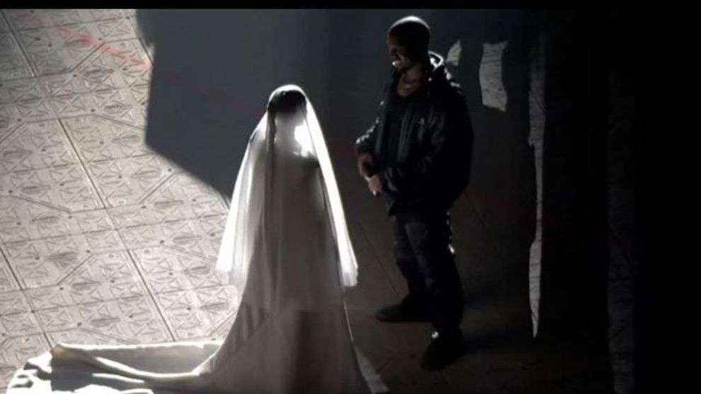 Kanye West și-a dat foc în timpul petrecerii, chiar în fața lui Kim Kardashian