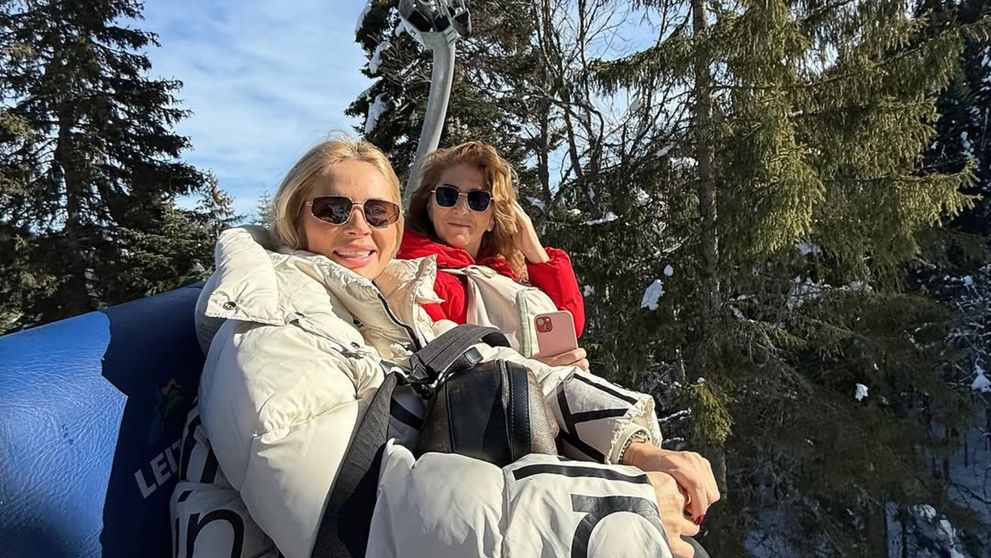 Ce soră frumoasă are Andreea Bănică. Puțini sunt cei care știu că artista nu este singură la părinți. Imagini rare cu cele două surori: „Nu-i niciuna ca tine”