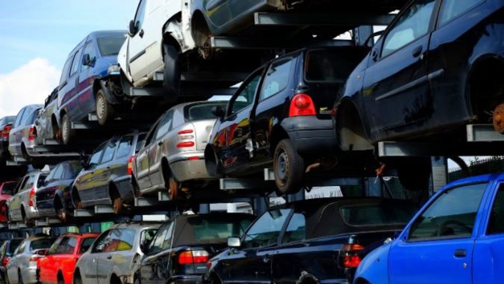 (P) Ce poţi să faci cu o maşină avariată care nu mai poate fi reparată?