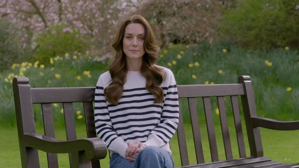 De ce poartă Kate Middleton puloverul cu dungi doar în cele mai emoționante momente. Ce ascunde, de fapt