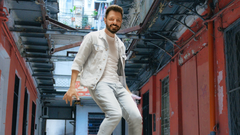 Bogdan Ioan lansează Do It Like Jackson, piesă în al cărei videoclip apar în premieră soția și fiica sa