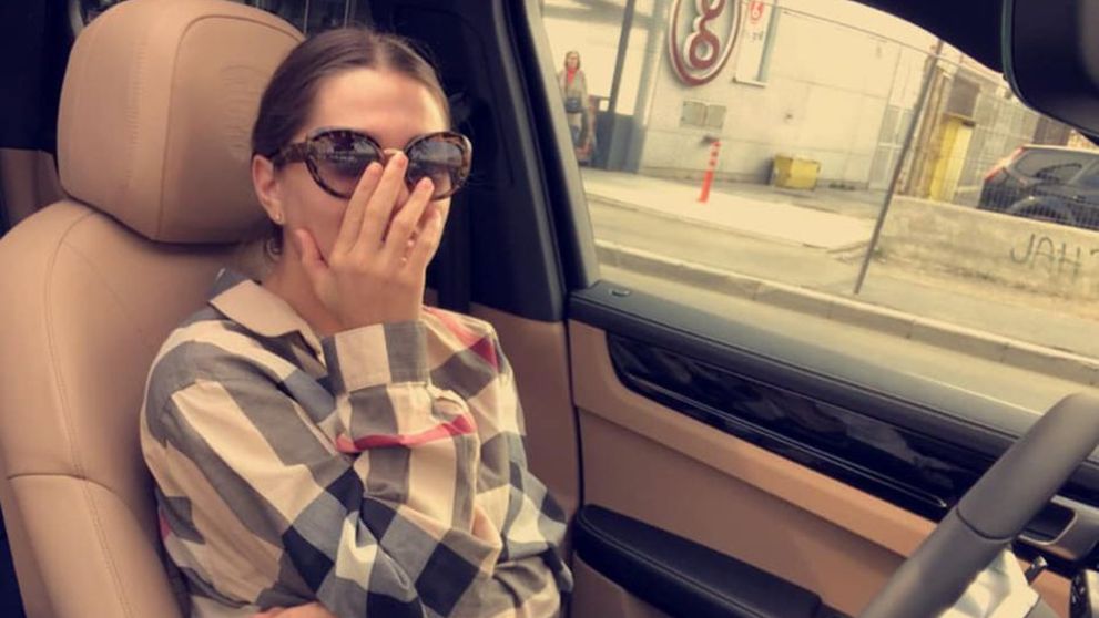 Angelina Jolie de România acuzată că a furat o brățară Louis Vuitton de 36.500 de euro la Cannes. Cum arată celebra influenceriță urmărită de 70.000 de oameni