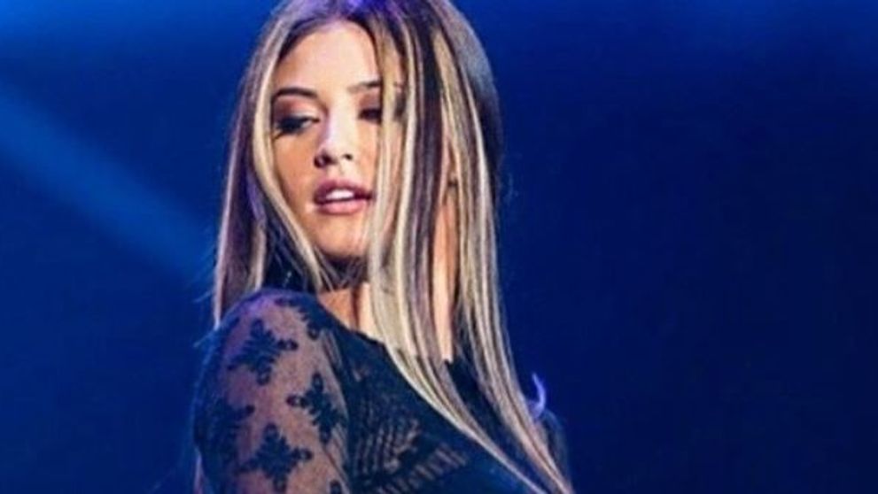 Antonia, ipostaza sexy in care multi admiratori isi doreau sa o vada. Si-a expus corpul intr-un costum de baie minuscul