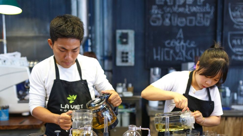 Odată cu redeschiderea restaurantelor creşte considerabil şi cererea de personal asiatic