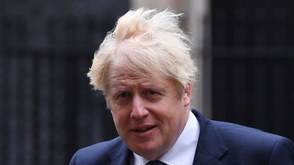 Lui Boris Johnson i-a căzut părul în direct, la TV. Reacția telespectatorilor
