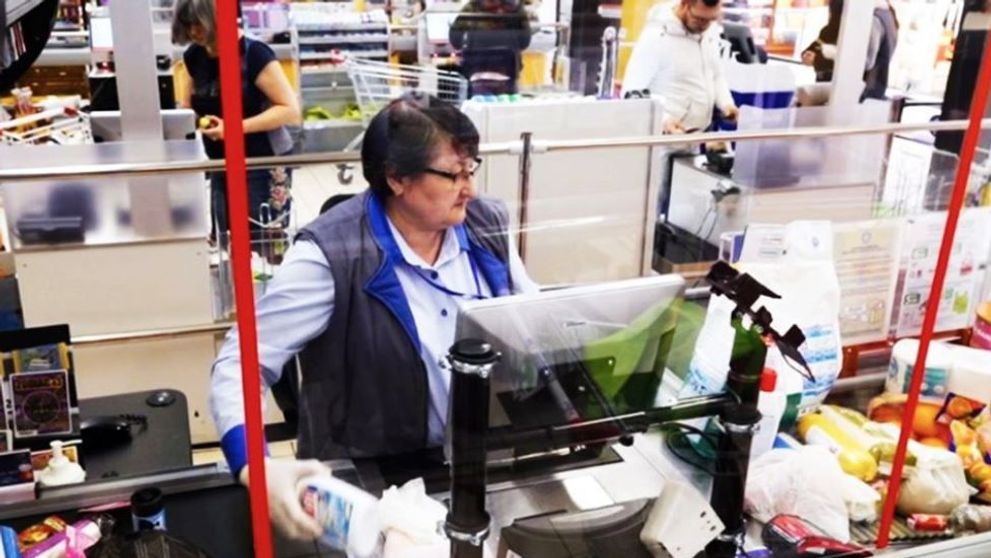 Carrefour plafonează prețurile la 500 de produse de bază. Campania, valabilă până la 19 aprilie