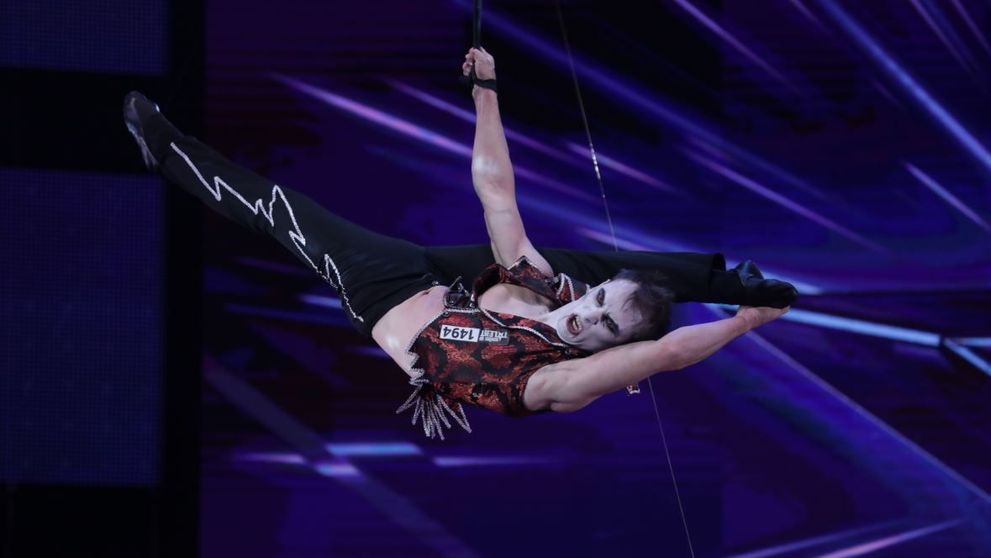 Lucian Răducanu, vampirul-acrobat care a bântuit scena de la ”Românii au talent”, sezonul 9 suprem!