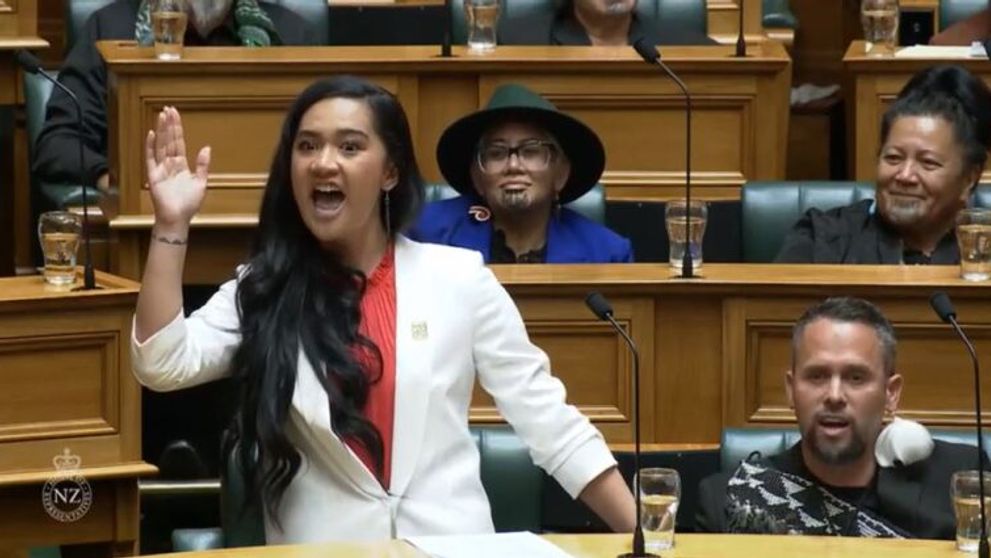 Hana-Rawhiti Maipi-Clarke, cea mai tânără membră a parlamentului din Noua Zeelandă, virală pe TikTok. Ce a făcut la primul său discurs oficial