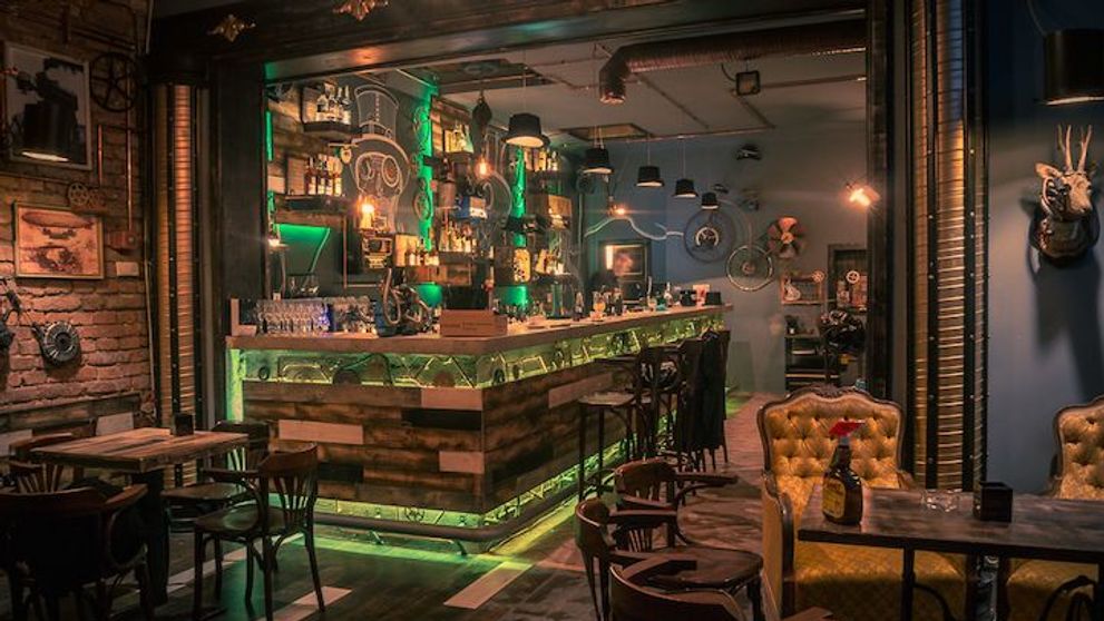Este greu de crezut, dar exista in Romania. Un bar din Cluj-Napoca in topul celor mai frumoase din lume