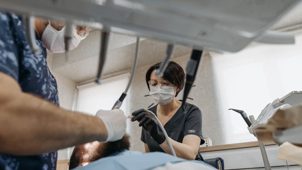 (P) Ghidul complet al implanturilor dentare: Ce trebuie să știi