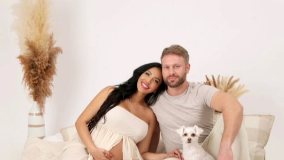 Triunghi amoros controversat și o sarcină neașteptată! O celebră vedetă de televiziune din SUA a anunțat că este gravidă cu un actor român, deși este căsătorită cu un alt bărbat