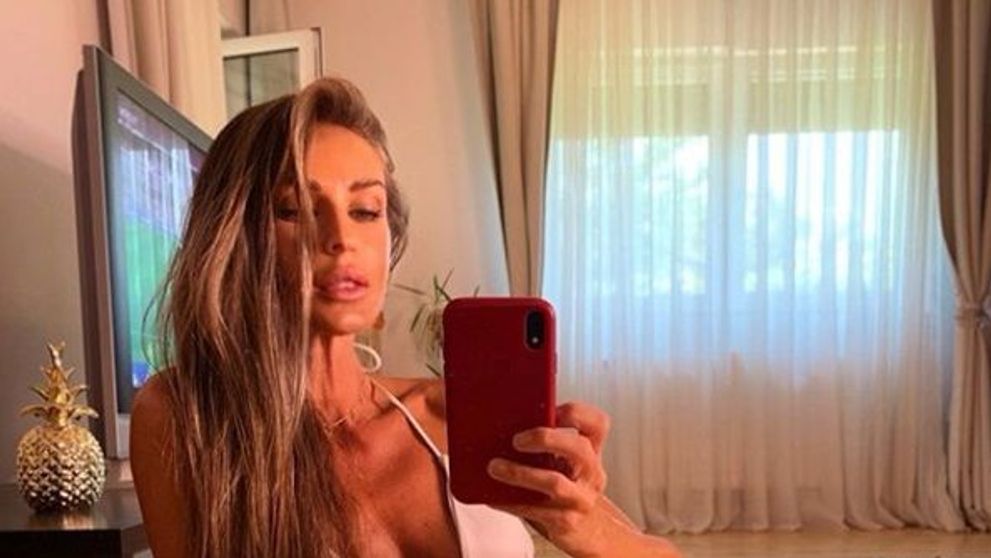 Diana Munteanu, pusă la zid de fani după ce a slăbit și s-a fotografiat pe plajă: „Mai mănâncă și tu ceva”