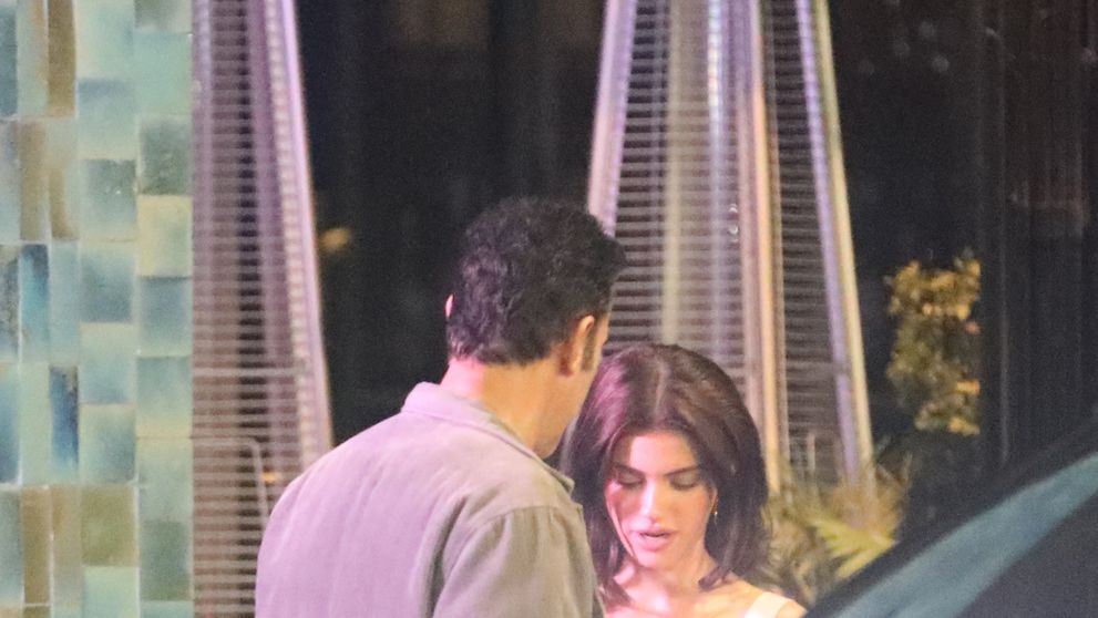La doar câteva luni după divorțul care a șocat Hollywoodul, celebrul actor a fost surprins de paparazzi când flirta cu o influenceriță care are jumătate din vârsta lui