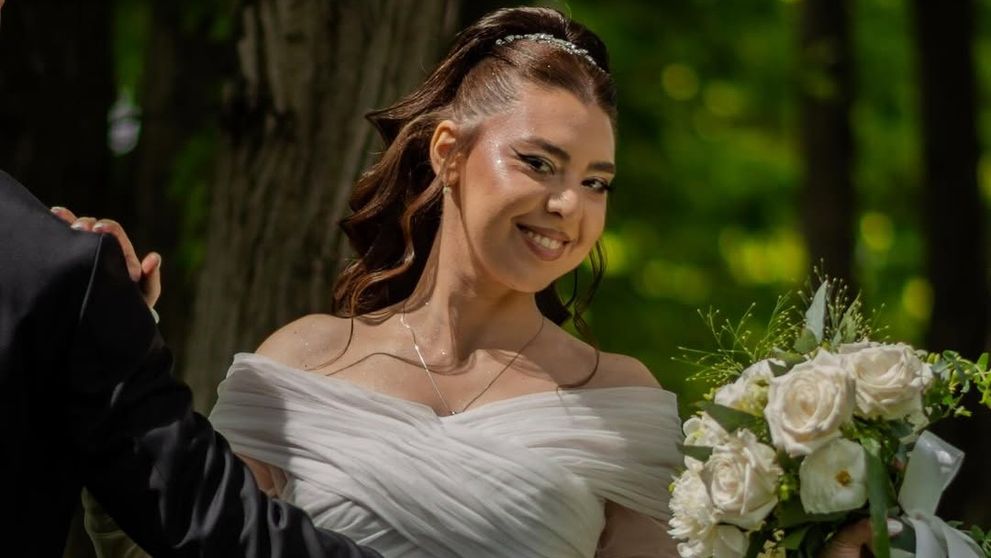 Dana Costea a îmbrăcat din nou rochia de mireasă. Fosta concurentă de la „Căsătoriți pe nevăzute” radiază de bucurie în ziua nunții