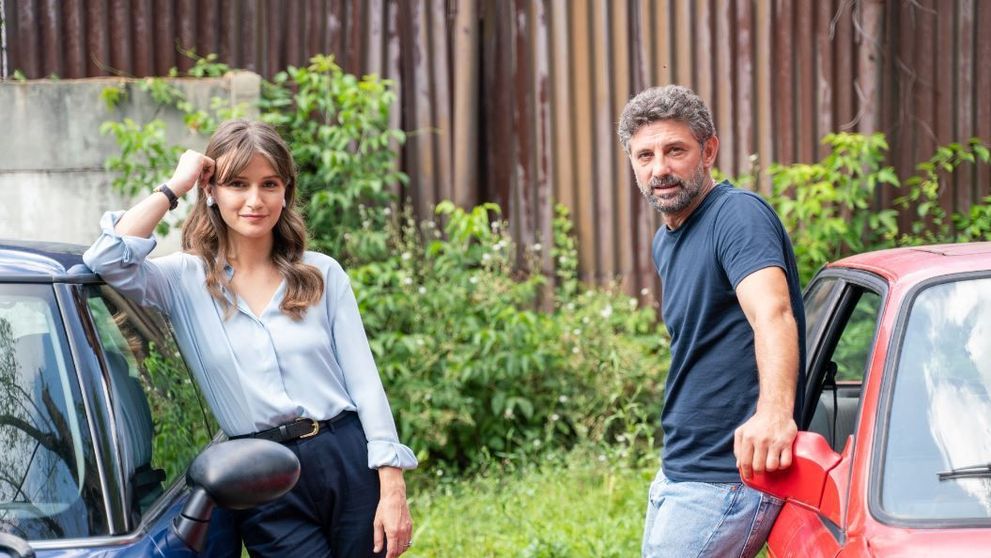 Sezonul 1 din Profu’, în reluare la PRO TV. Fanii serialului, răsplătiți cu două episoade în fiecare sâmbătă