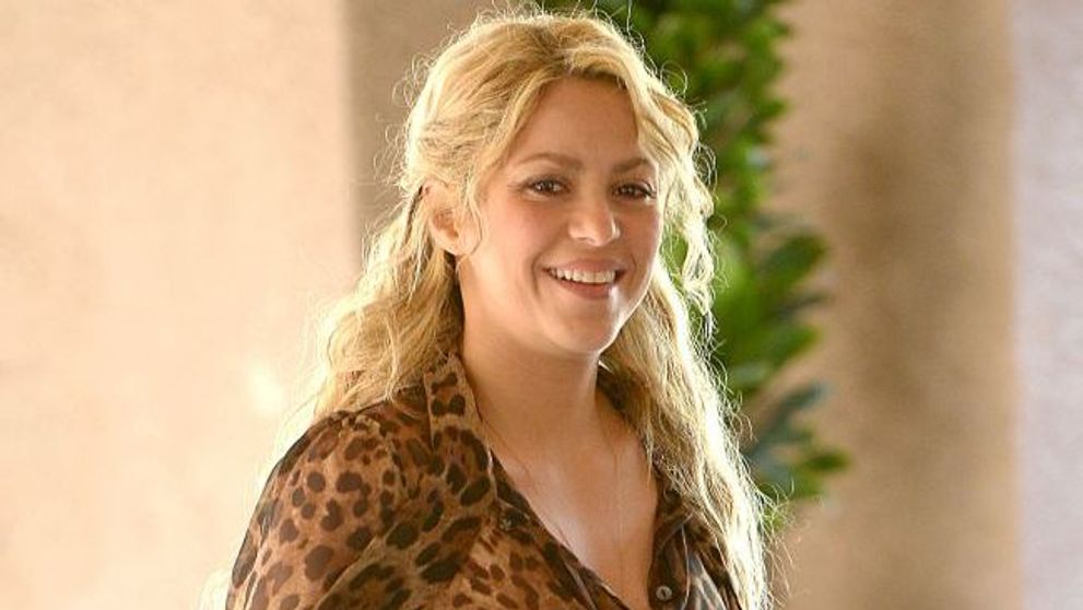 Shakira, indrazneata intr-o bluza transparenta cu vedere la abdomenul ei incredibil de plat. Cat de bine arata vedeta la 3 luni dupa nastere