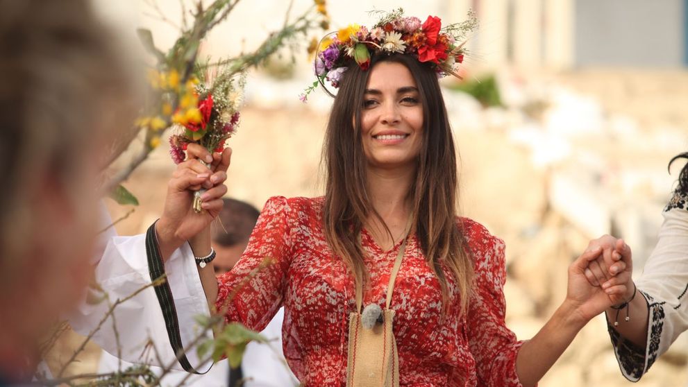 Lili Sandu, aparitie ravasitoare intr-o rochie asimetrica. Incaltarile spectaculoase pe care a ales sa le poarte