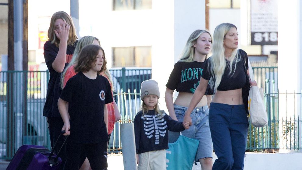 Situația lui Tori Spelling se agravează: acum trăiește într-un camping de rulote, cu cei 5 copii