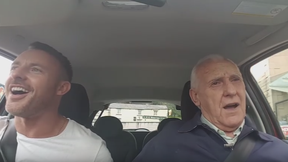 Tatal sau suferea de Alzheimer, dar nu l-a lasat sa se lupte singur cu boala. Dovada ca iubirea si devotamentul inving orice obstacol