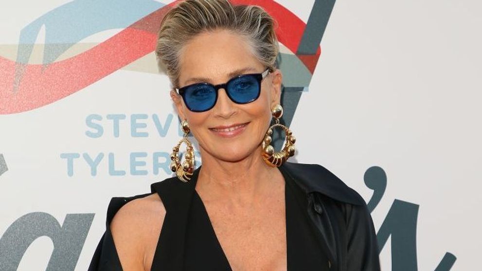 De ziua ei, Sharon Stone s-a bucurat de cea mai frumoasă realizare. ”Sunt scriitoare!”