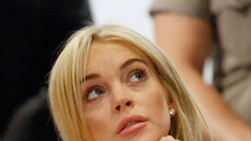 Lindsay Lohan, pusa oficial sub acuzare pentru furtul unui colier! Actrita a pledat 