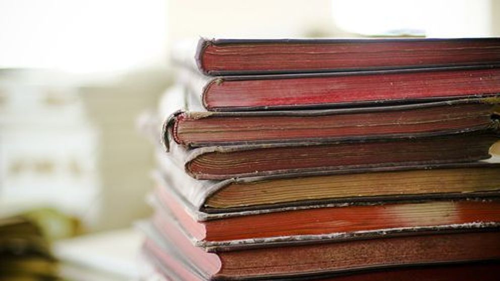 Ieri om al strazii, azi studenta la universitate de top. Povestea fascinanta a tinerei care invata din gunoaie