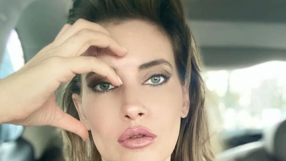 Iulia Albu caută bonă „pentru copil, câteodată și pentru mine”. Ce condiții pune