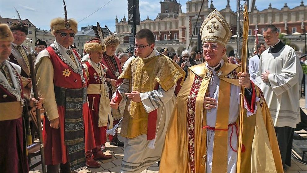 Cei care batjocoresc Biserica Catolică ar putea face doi ani de închisoare în Polonia