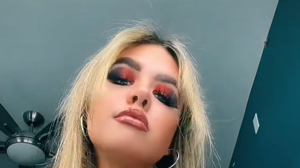 “Nu sunt reală! Îmi ia ore întregi ca să arăt așa”. Transformarea incredibilă a acestei vedete TikTok