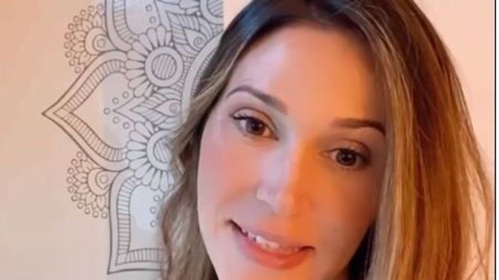 A aranjat o partidă de sex în trei de ziua soțului ei, iar apoi și-a dat seama că e lesbiană