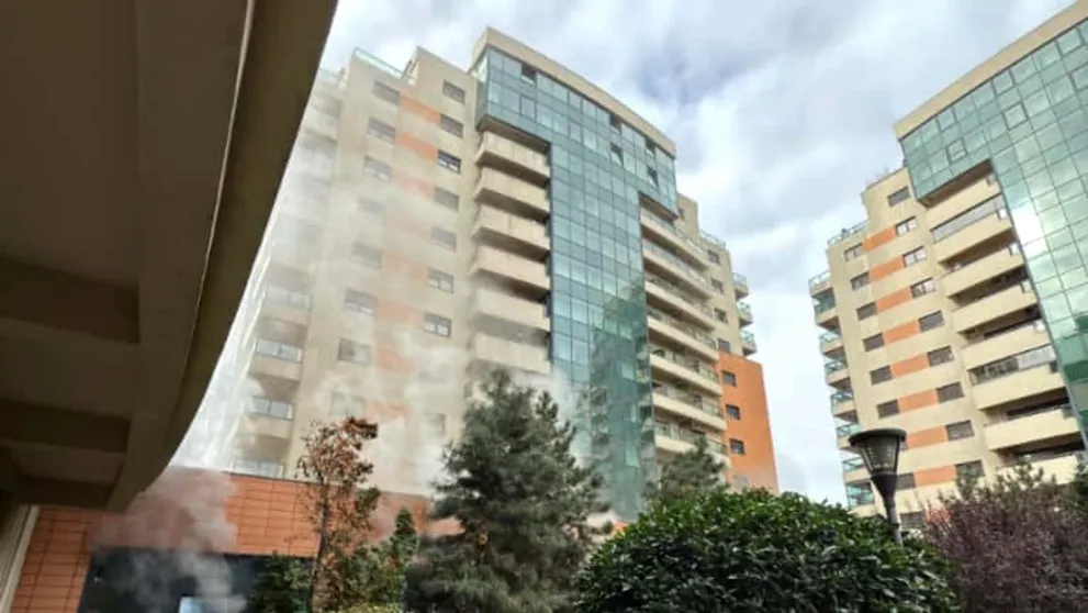 Incendiu puternic în București, la o zi după tragedia din Rahova. Focul a izbucnit la centrul SPA de la subsolul unui bloc din Sectorul 6