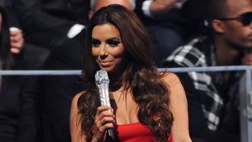 Eva Longoria, de la super sexy la sunca traditionala spaniola! Vezi aici toate tinutele ei de la MTV EMA 2010! FOTO