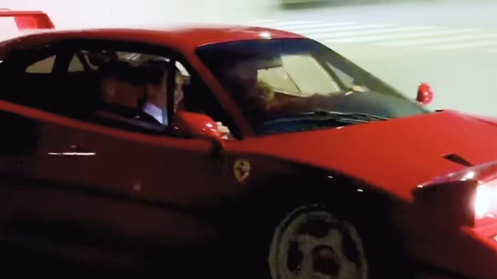 Să fie acesta cuplul anului? Au fost împreună în Japonia și s-au plimbat cu un Ferrari roșu. Nimeni nu mai crede că sunt doar prieteni