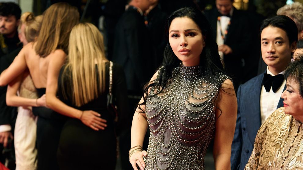 Brigitte Pastramă, apariție elegantă pe covorul roșu de la Cannes. Ce legătură are cu povestea filmului „Fjord”, regizat de Cristian Mungiu