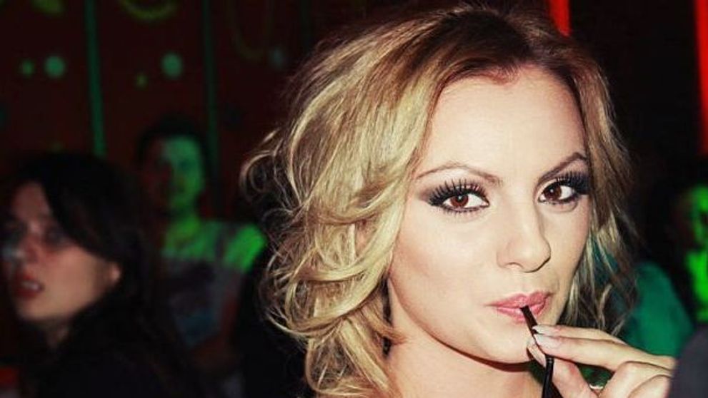 Alexandra Stan, pentru prima data in bratele altui barbat, dupa ce a fost batuta crunt de fostul impresar