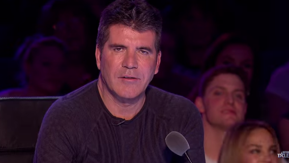 Simon Cowell a sustinut ca el nu poate fi hipnotizat. Ce a urmat apoi depaseste orice asteptare - VIDEO