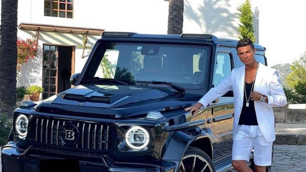 Imagini impresionante cu bolizii lui Cristiano Ronaldo. Colecție în valoare de 18 milioane $