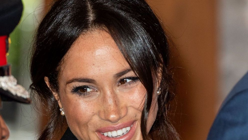 Meghan Markle, surprinsă în timp ce-și plimba cățelul în jurul Palatului Kensington