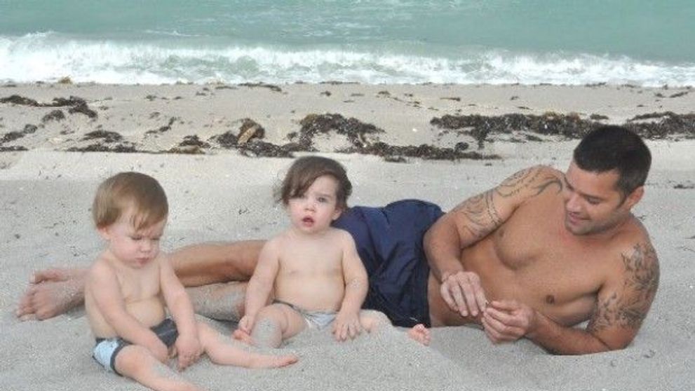 Cat de mari au crescut baietii lui Ricky Martin. Cum arata gemenii la trei ani de la aceasta fotografie