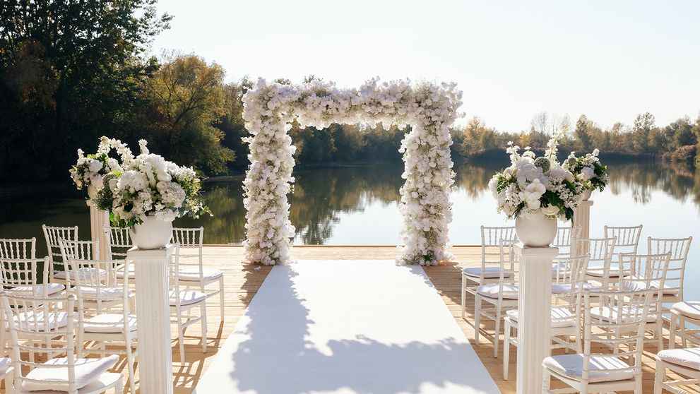 (P) Rustic, elegant sau boho? Ce stil se potriveşte unei nunţi în hambar