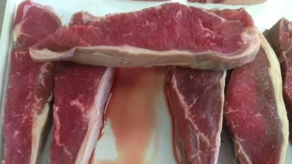 Lichidul rosiatic pe care il vezi langa bucatile de carne nu e sange! Reactia oamenilor: 
