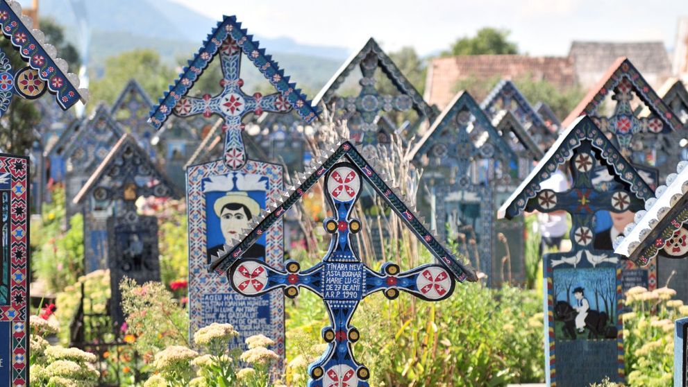 Cum au ramas americanii cuceriti de Cimitirul Vesel! Ce au ajuns sa scrie despre cel mai neobisnuit loc din Romania