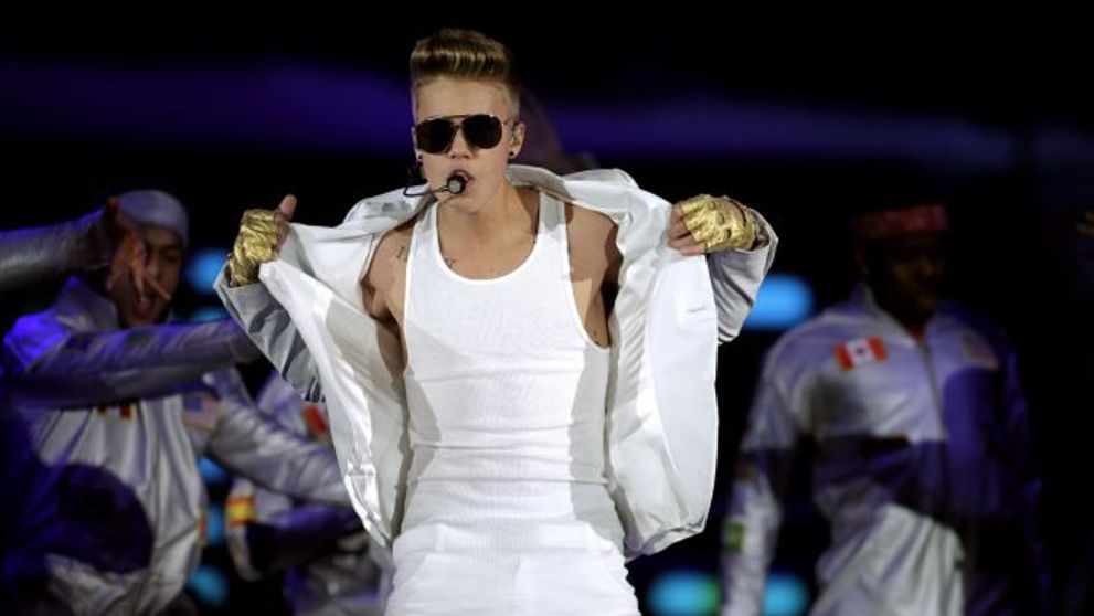 Justin Bieber nu renunta la imaginea de baiat rau. Cum a reusit sa ajunga din nou la politie