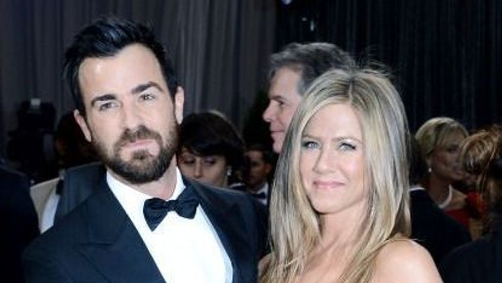 Jennifer Aniston, stralucitoare intr-o rochie rosie in noaptea Oscarurilor. Vezi cele mai tari cupluri de la Oscar 2013