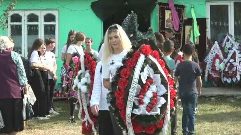 Detalii șocante ies la iveală! Apropiații Alinei, împietriți când au văzut lacrimi pe chipul tinerei din sicriu FOTO