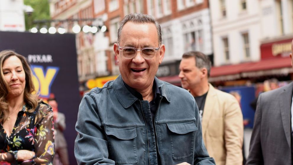 Tom Hanks și-a schimbat din nou look-ul! Iată cum arată actorul după ce și-a lăsat barbă