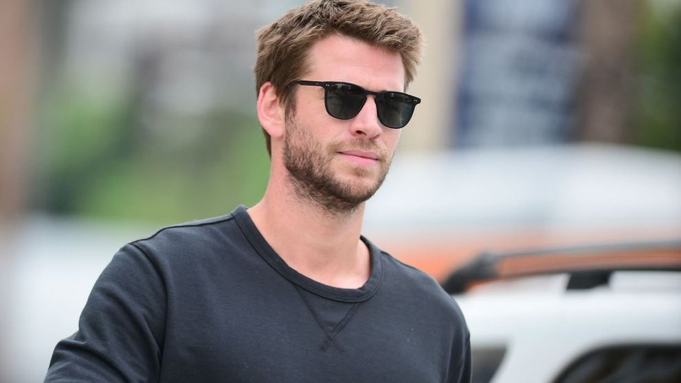 Liam Hemsworth a venit acasă cu altă fată, după divorțul de Miley Cyrus. A prezentat-o părinților