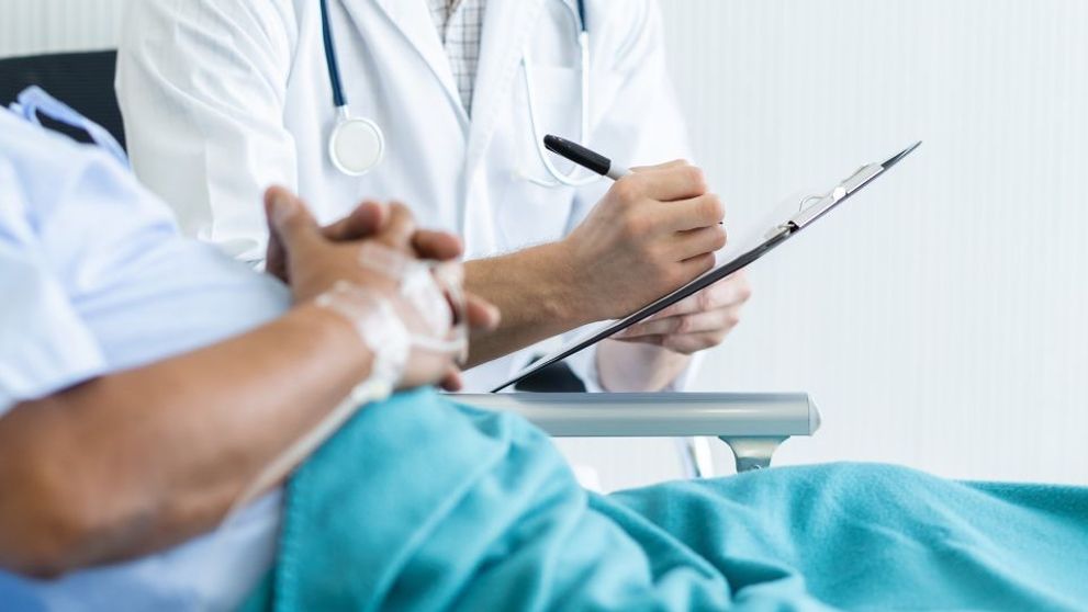 Un sportiv a mers la medic pentru un control de rutină și a aflat că este suspect de cancer. Ce simptome a avut