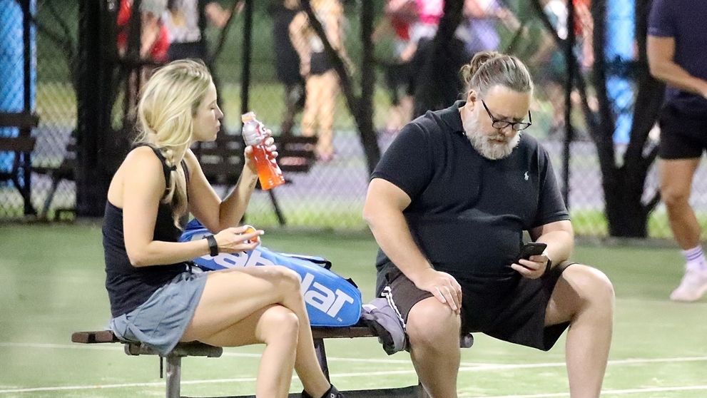 Russell Crowe ajunsese la 126 de kilograme. Schimbarea radicală făcută pentru a ține pasul cu iubita sa cu 20 de ani mai tânără: cum arată 